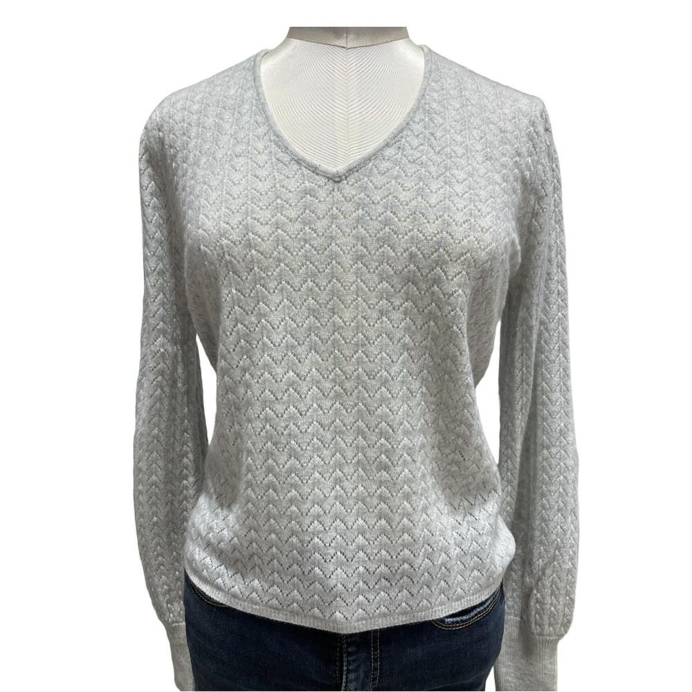 NEW &ISLA dion vee in pale grey